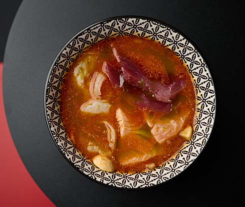 Tom yum rybacia s krevetami